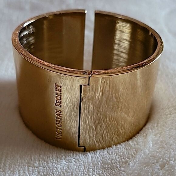 Victoria Secret Studded Gold Tone Bangle Bracelet - Picture 3 of 4